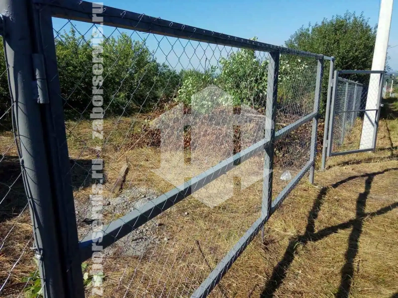 Забор из сетки рабицы секциями 39 метров