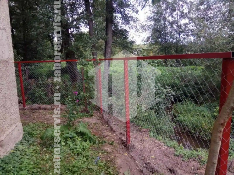 Забор из сетки рабицы на профильном каркасе 42 метра