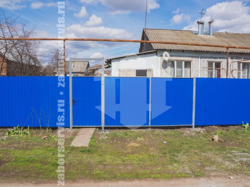 Забор из профнастила с бетонированием столбов синий 24 метра