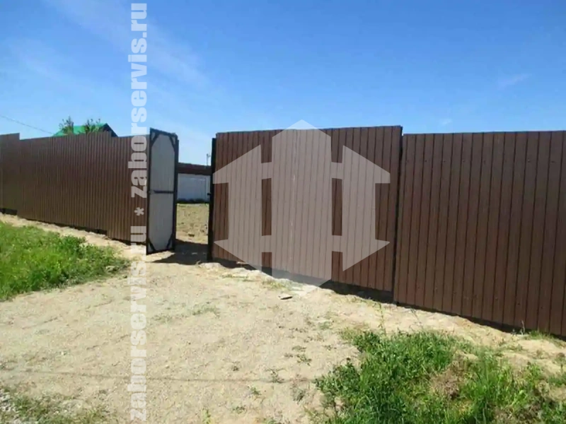 Забор из профнастила 104 метра коричневый