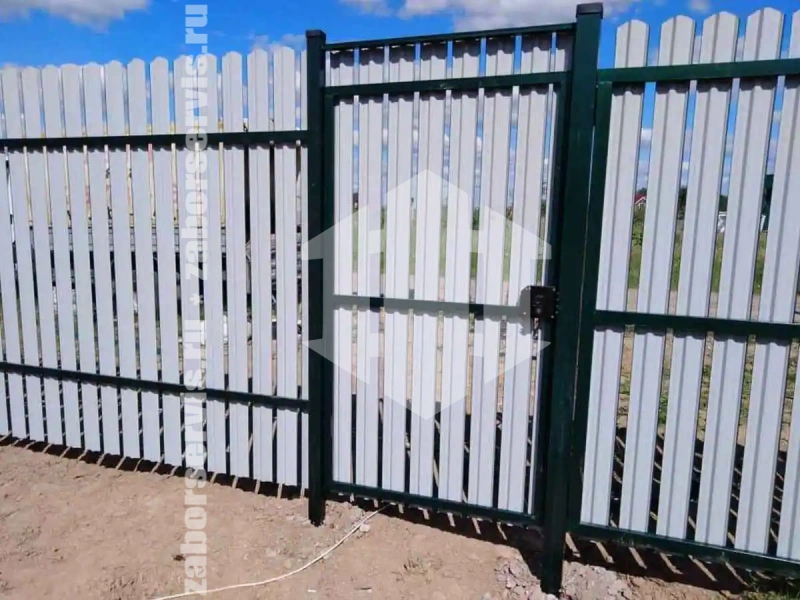 Забор из металлического штакетника зеленый 64 метра